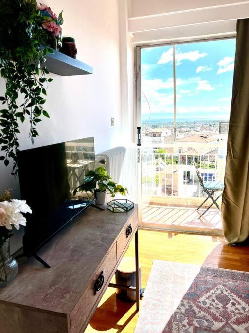 Апартаменты Seaview Penthouse On The Square Эйон Экстерьер фото